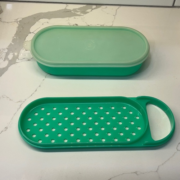Vintage Tupperware Jadeite Green Grater and Container and Lid - Picture 3 of 11
